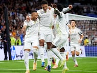 Mbappé, Bellingham y Vinicius celebran el gol que el francés marcó al Valencia.