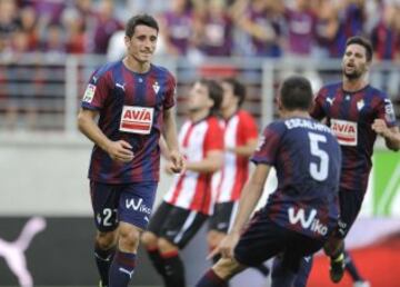 Saúl Berjón celebra el primer gol del partido.