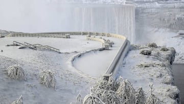 NEW YORK, UNITED STATES - DECEMBER 27: A view from a Niagara Falls after it has partially frozen due to extreme cold during winter in New York, United States on December 27, 2022. (Photo by Fatih Aktas/Anadolu Agency via Getty Images)