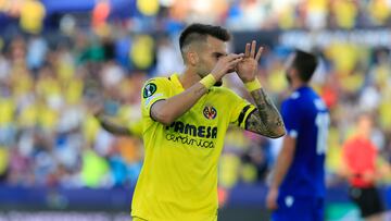 VALENCIA, 08/09/2022.- El delantero español del Villarreal Alejandro Baena celebra tras marcar un gol ante el Lech Poznan durante el partido correspondiente a la primera jornada del Grupo C de la Liga Europa Conferencia de la UEFA que disputan este jueves en el estadio Ciutat de València. EFE/ Ángel Sánchez
