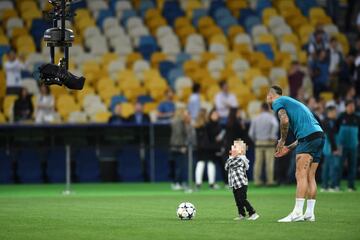 Los niños irrumpen en el entreno del Madrid en Kiev