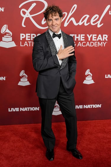 David Bisbal posa en la alfombra roja de la gala 'Persona del Año' de los Latin Grammy 2025. 