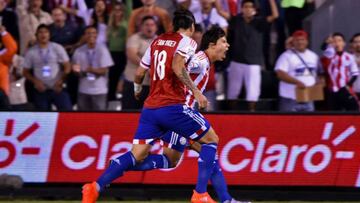 Paraguay&#039;s Oscar Romero (back) and Federico Santander celebrates a goal against Chile during their FIFA World Cup 2018 qualifier football match in Asuncion, Paraguay, on September 1, 2016. / AFP PHOTO / NORBERTO DUARTE