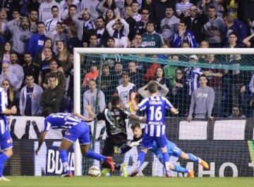 0-1. Florín Andone marcó el primer tanto.
