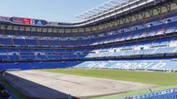 Una nueva &lsquo;alfombra&rsquo;. As&iacute; luc&iacute;a ayer la obra para cambiar el c&eacute;sped, que el equipo estrenar&iacute;a en el Trofeo Bernab&eacute;u si al final se disputa...
 