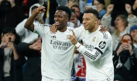 El Bernabéu arropa a Vinicius