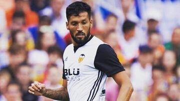 Ezequiel Garay en un partido con el Valencia.