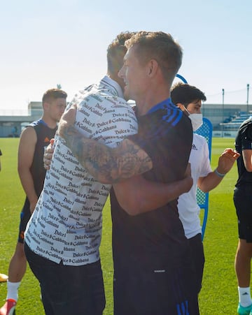 Raphael Varane y Toni Kroos. 