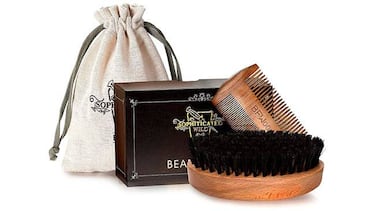 El cepillo para barba de cerdas de jabalí y peine de sándalo más vendido en Amazon