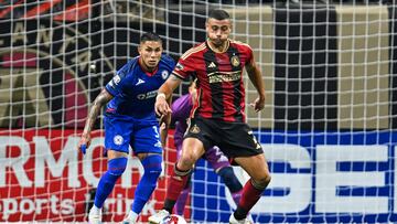 (L-R), Carlos Salcedo of Cruz Azul and Giorgos Giakoumakis of Atlanta during the game Cruz Azul vs Atlanta United, corresponding to the group stage of the Leagues Cup 2023, at Mercedes-Benz Stadium, on July 29, 2023.
<br><br>
(I-D), Carlos Salcedo de Cruz Azul y Giorgos Giakoumakis de Atlanta durante el partido Cruz Azul vs Atlanta United, correspondiente a la fase de grupos de la Leagues Cup 2023, en el Estadio Mercedes-Benz, el 29 de Julio de 2023.
