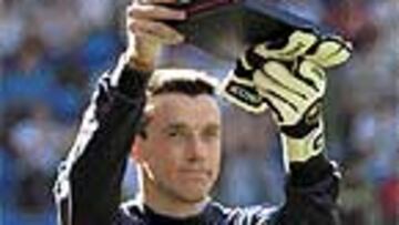 <B>RECONOCIMIENTO</B>. Unzué recibió el cariño de la afición osasunista.