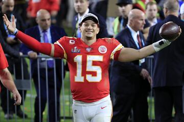 La NFL arrancó 2020 con sus clásicos playoffs en enero, y con la celebración de la Super Bowl en febrero. El Hard Rock Stadium fue testigo de cómo Patrick Mahomes se confirmaba como el jugador más decisivo de la liga. El quarterback lideró la remontada de sus Kansas City Chiefs ante los San Francisco 49ers, fue MVP de la Super Bowl y consiguió su primer campeonato. En verano, Mahomes firmó un contrato récord con los Chiefs, de 10 años de duración y con un montante que podría alcanzar los 503 millones de dólares. Ahora, la NFL encara el final de la temporada regular 2020-2021.