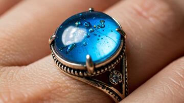 In 1975, two men with no relation to one another had the outlook: to create a color-changing ring to delight the masses.