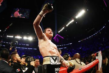 Canelo Álvarez festeja su triunfo sobre Golovkin.