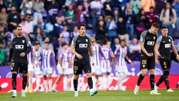 VALLADOLID, SPAIN - NOVEMBER 05: Pere Milla of Elche CF reacts during the LaLiga Santander match between Real Valladolid CF and Elche CF at Estadio Municipal Jose Zorrilla on November 05, 2022 in Valladolid, Spain. (Photo by Juan Manuel Serrano Arce/Getty Images)