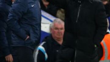 Mourinho y el entrenador del Bradford, Phil Parkinson.