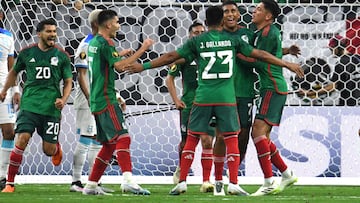 Mexico's defender Luis Romo (2nd R) celebrates scoring his team's second goal with teammates during the Concacaf 2023 Gold Cup Group B football match between Mexico and Honduras at the NRG Stadium in Houston, Texas on June 25, 2023. (Photo by Mark Felix / AFP)