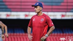 El raro debut de Olmos: dirigió a Veracruz sin estar en la banca