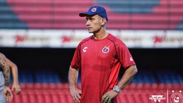 El raro debut de Olmos: dirigió a Veracruz sin estar en la banca