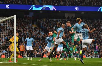 4-3. Fernando Llorente marcó el tercer gol. La jugada fue revisada por el VAR.