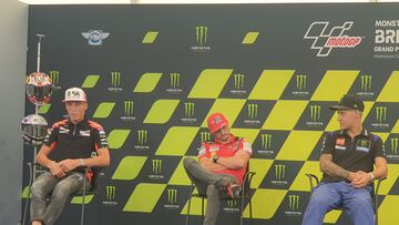 Quartararo observa a Aleix en la rueda de prensa de Silverstone