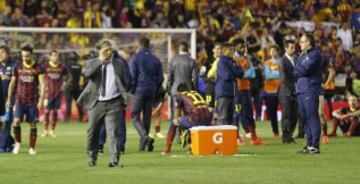 16-04-2014. Final de la Copa del Rey en Mestalla. El Real Madrid ganó 1-2 al Barcelona con goles de Di María y Bale para los blancos y Marc Bartra para los catalanes. En la imagen, el equipo catalán triste tras la derrota.