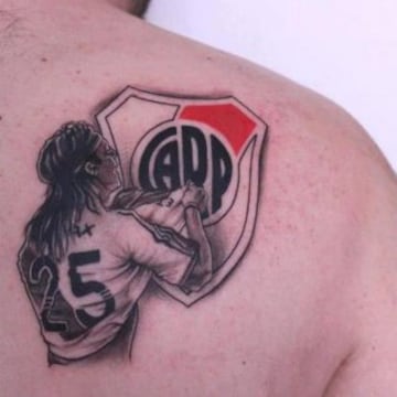 36 tatuajes de escudos de fútbol que te sorprenderán