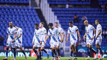 Jugadores del Puebla durante el partido contra FC Juárez en el Estadio Cuauhtémoc.