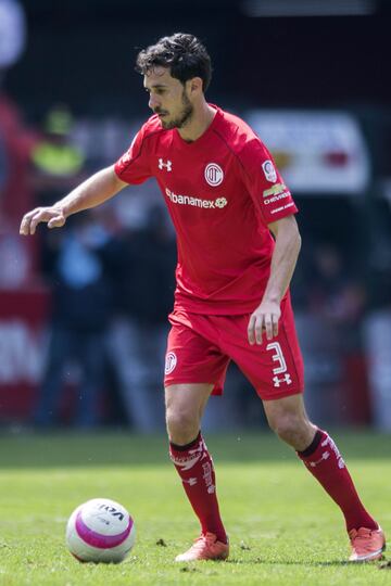 Llegó el pasado verano y se hizo con un lugar en el XI titular de Toluca automáticamente. Está llamado a ser el nuevo líder de la defensa choricera.