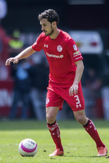 Llegó el pasado verano y se hizo con un lugar en el XI titular de Toluca automáticamente. Está llamado a ser el nuevo líder de la defensa choricera.