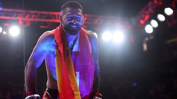 Ilia Topuria tras noquear a Charles Oliveira.