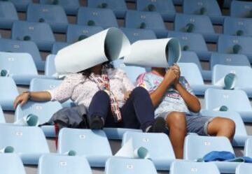 Aficionados del Celta esperan el inicio del partido.