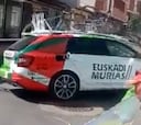 Brutal accidente del coche del Euskadi-Murias contra una pared en el centro de Torrevieja