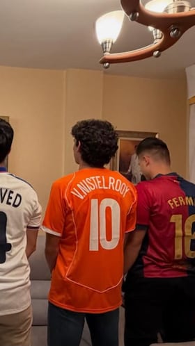 Ni Dubái, ni leches: Vallejo desvela sus navidades y colapsa las redes con esto junto a sus amigos