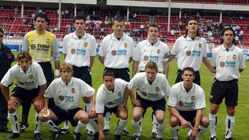 MEXSPORT DIGITAL IMAGE
26 March 2003: Group photo of spanish Valencia during friendly game to celebrate the 50th anniversary of mexican Toluca. Toluca won 3-1./Foto de grupo del Valencia espanol, durante el 50 aniversario del mexicano Toluca en contra del Valencia espanol. Toluca gano 3-1.MEXSPORT/OMAR MARTINEZ