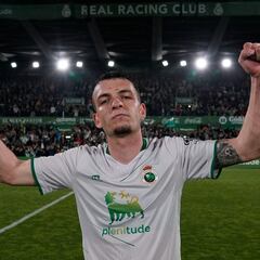 El Racing se encomienda a Íñigo Vicente en la final frente al Eibar