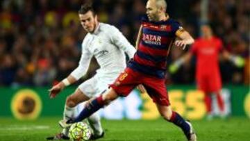 Iniesta, con Bale.