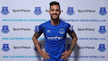 Walcott luciendo la playera del Everton.