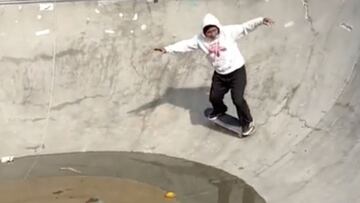 El skater coreano Daewon Song en un bowl inundado.