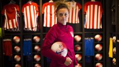 Mapi Le&oacute;n posa en la tienda del Atl&eacute;tico de Madrid, en la Ciudad Deportiva de Majadahonda.
 