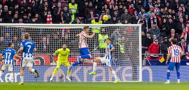 Sorloth marca de cabeza el 1-0 al Alavés. 