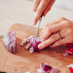 Cortar cebolla te produce llanto, prueba con este truco y olvídate de las lágrimas