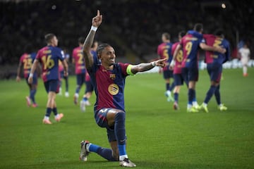 1-0. Raphinha celebra el primer gol que marca en el minuto 1 de encuentro.