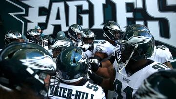 BESTPIX - LONDON, ENGLAND - OCTOBER 28: The Eagles gather in the tunnel area prior to their warm up during the NFL International Series match between Philadelphia Eagles and Jacksonville Jaguars on October 28, 2018 in London, England. (Photo by Alex Pantling/Getty Images)