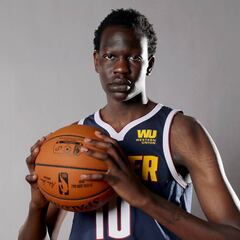 Bol Bol: el hijo de Manute que mide 2,18 y tira como un escolta