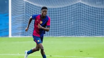Baba Kourouma en un partido con el Barcelona