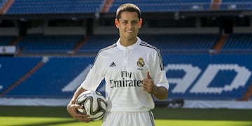 A un día de que cerrara el mercado de fichajes en Europa, se dio a conocer que ‘Chicharito’ jugaría la temporada 2014 – 2015 con el Real Madrid en calidad de préstamo. En su primera campaña en España anotó en nueve ocasiones y dio cinco asistencias, en 31 partidos disputados.