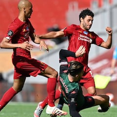 El Liverpool gana al Aston Villa con el piloto automático