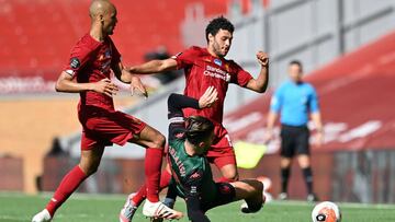 El Liverpool gana al Aston Villa con el piloto automático