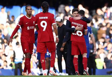 Liverpool debutó en la Premier League en condición de visitante ante el Chelsea. Luis Díaz abrió el marcador para los Reds, mientras que Axel Disasi empató para los locales para el 1-1 final.
